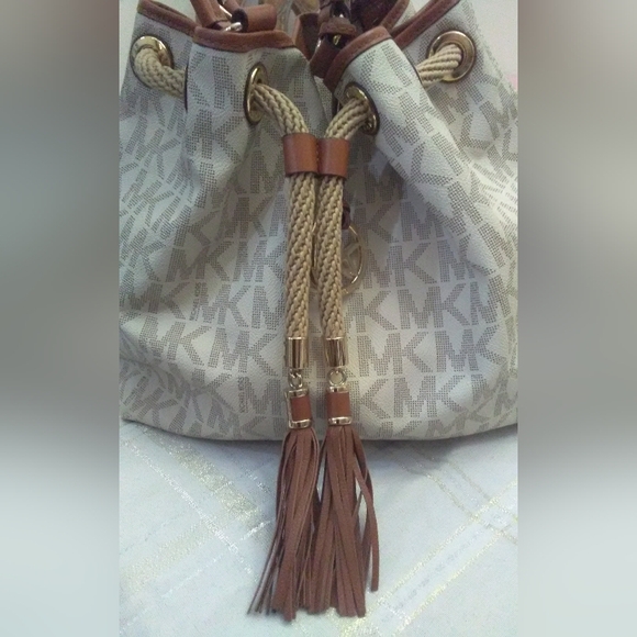 BEAUTIFUL MICHAEL KORS MONOGRAM BAG CREAM / TAN GOLD HARDWARE LARGE BAG PRETTY - Picture 3 of 12